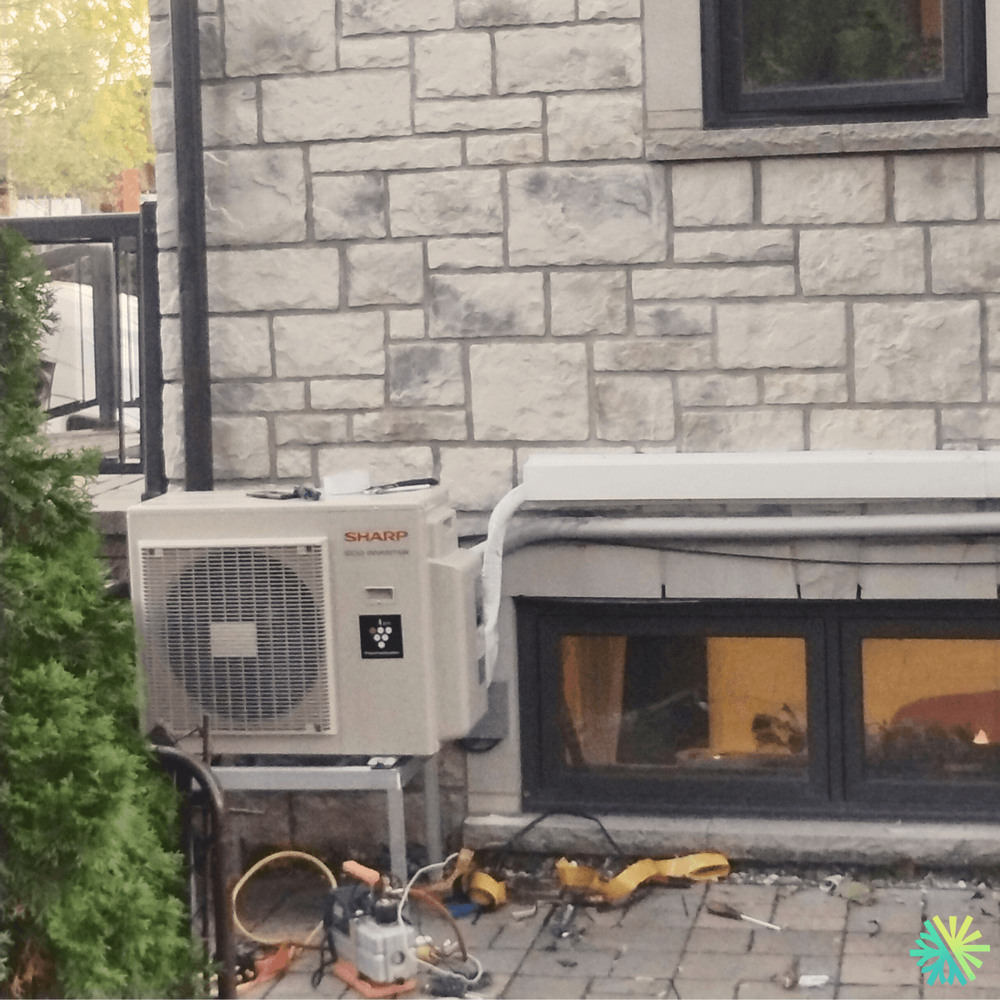 Installation d’une thermopompe murale Sharp ZU1 à Sainte-Dorothée (Laval)