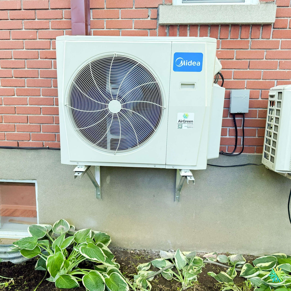 Installation d’une thermopompe triple zone MIDEA MIDEA 28 à Sainte-Anne-de-Sabrevois, en Montérégie