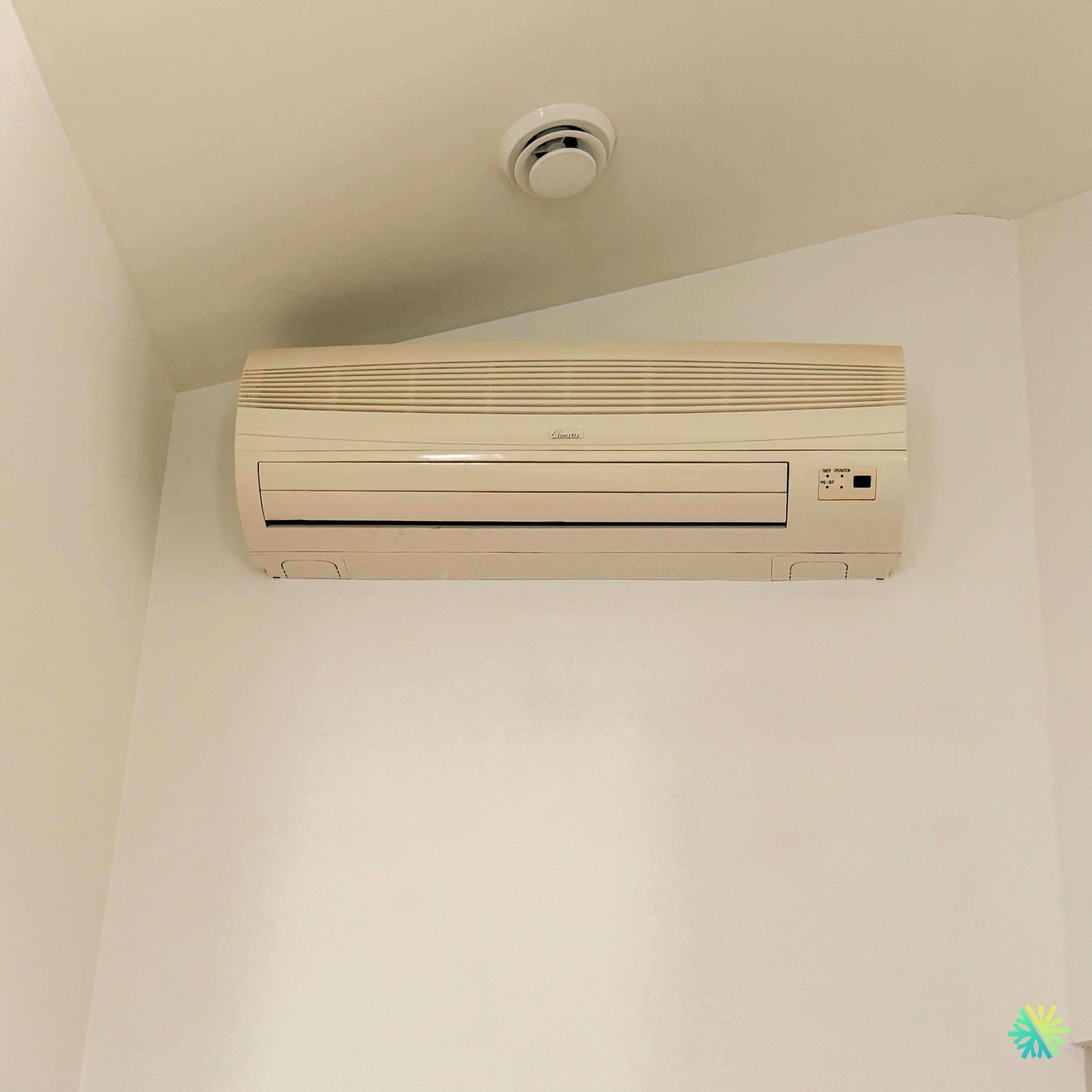Réparation d’une thermopompe murale Airwell à Chomedey