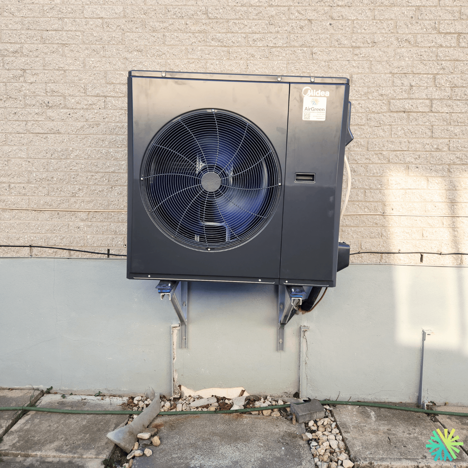 Installation d’une thermopompe centrale Midea EVOX G3 à Ahuntsic-Cartierville (Montréal)