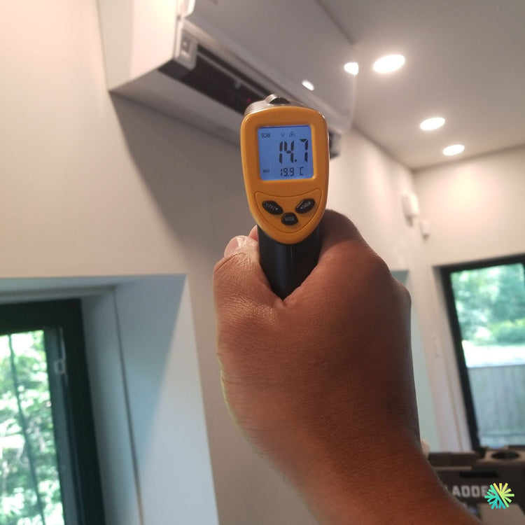 Appel de service pour une thermopompe murale Midea à Sainte-Thérèse