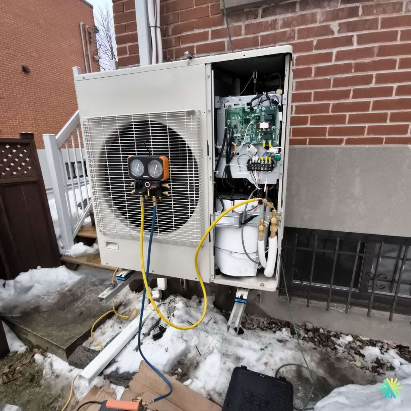 Réparation d’une thermopompe VRF Midea à Rosemère