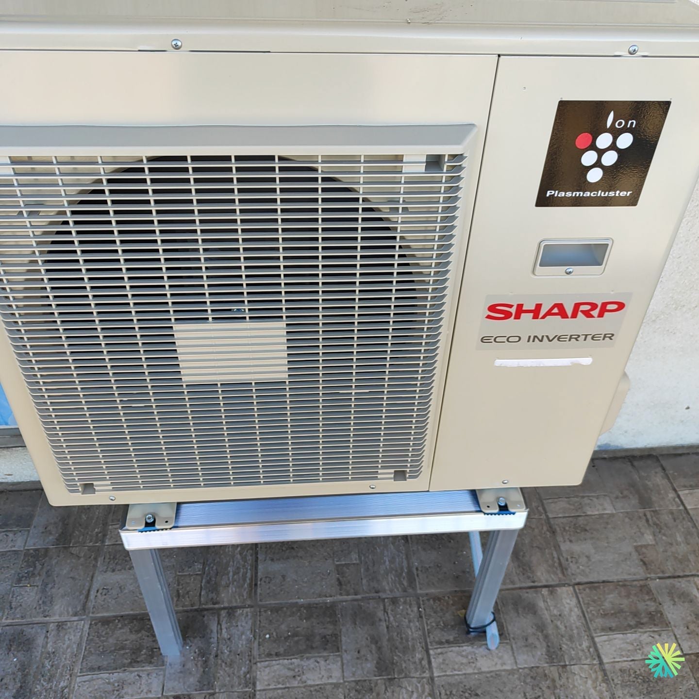 Réparation d’une thermopompe murale Sharp à Sainte-Dorothée