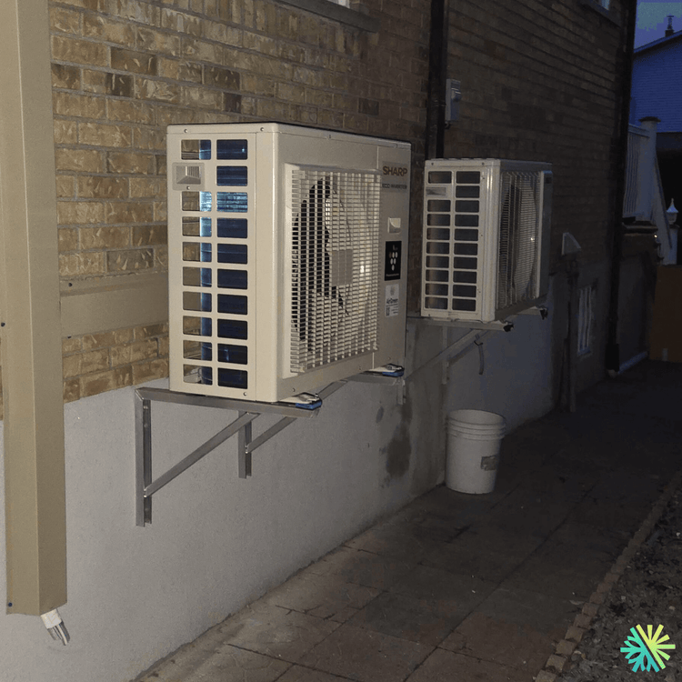 Installation de thermopompes murales Sharp sur supports muraux dans Le Plateau-Mont-Royal