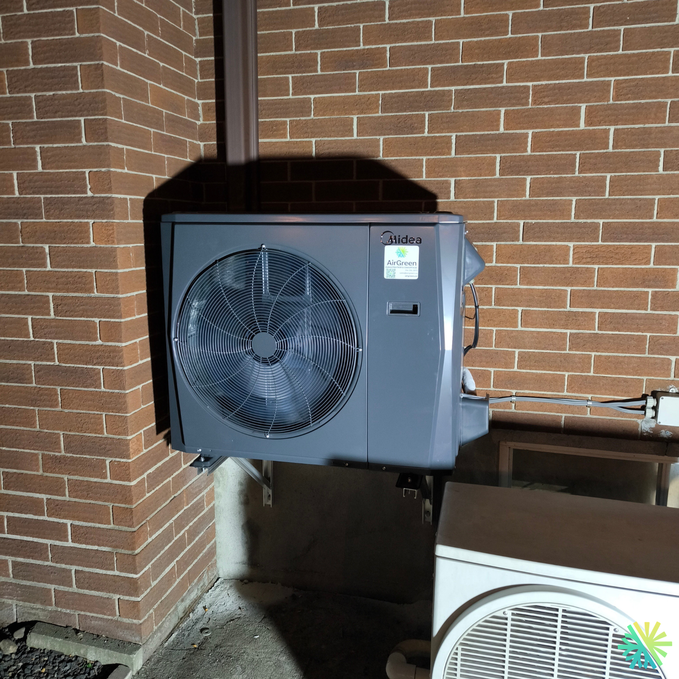 Installation d’une thermopompe murale Midea28 à Saint-Léonard