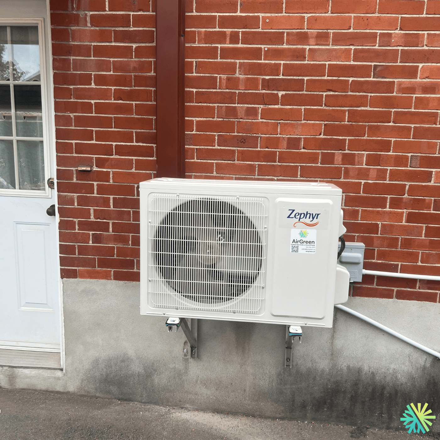 Installation d’une thermopompe murale Zephyr à Verdun (Montréal) : solution compacte, murale et parfaitement intégrée