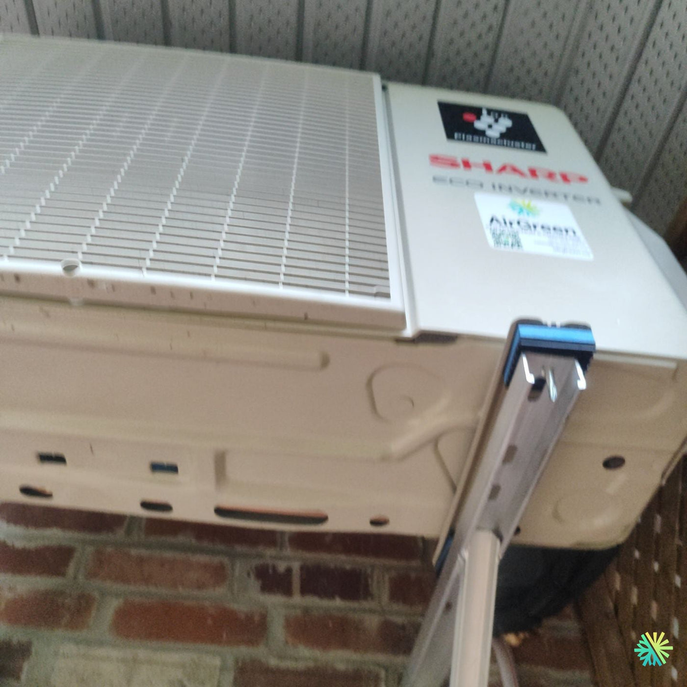 Réparation d’une thermopompe murale Sharp à Brossard