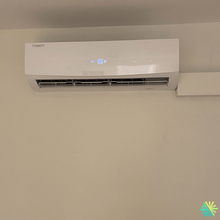 Nettoyage d’une thermopompe murale Tosot dans Le Sud-Ouest (Montréal) : performance retrouvée, air plus sain