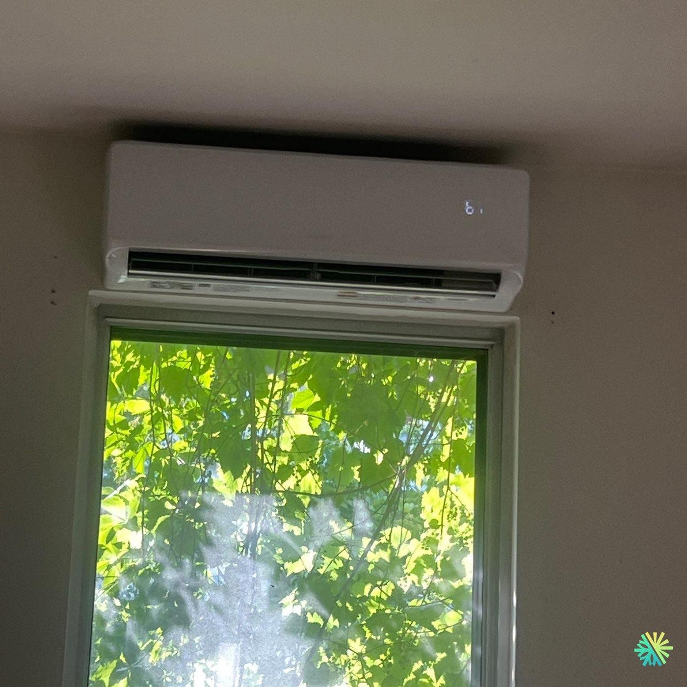 Installation d’une Midea28 thermopompe murale à Laval