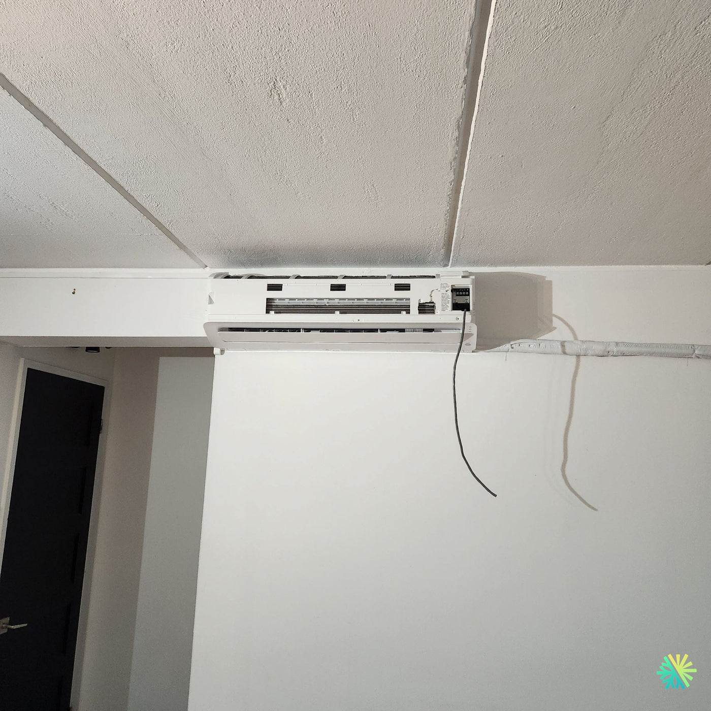 Réparation d’un climatiseur mural Midea à Sainte-Thérèse