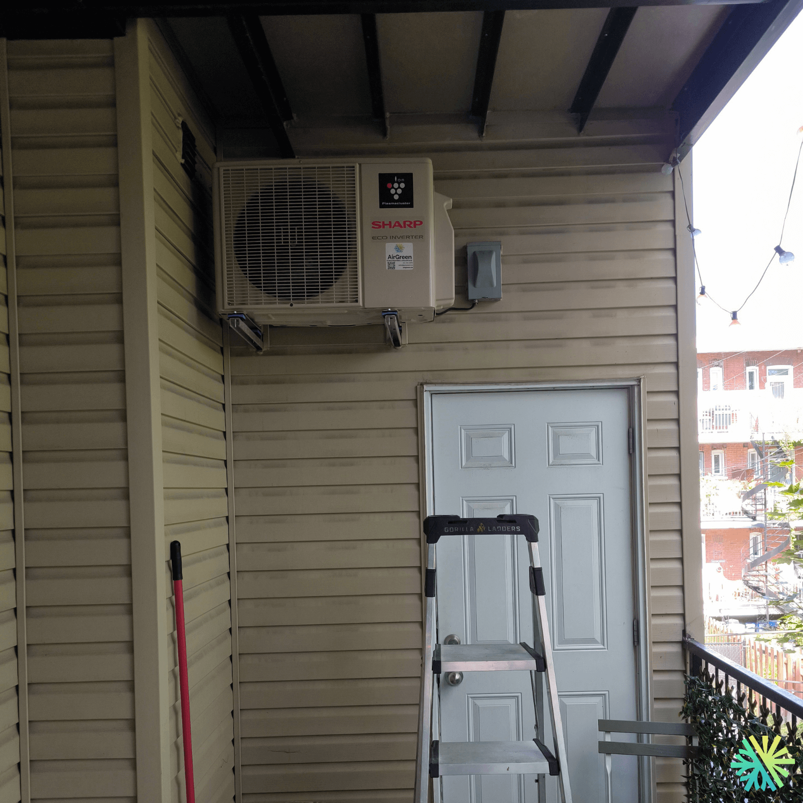 Installation d’une thermopompe murale Sharp à Mercier–Hochelaga-Maisonneuve