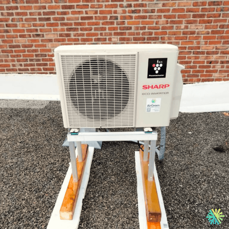 Service CVAC sur thermopompe murale Sharp à Rosemont–La Petite-Patrie