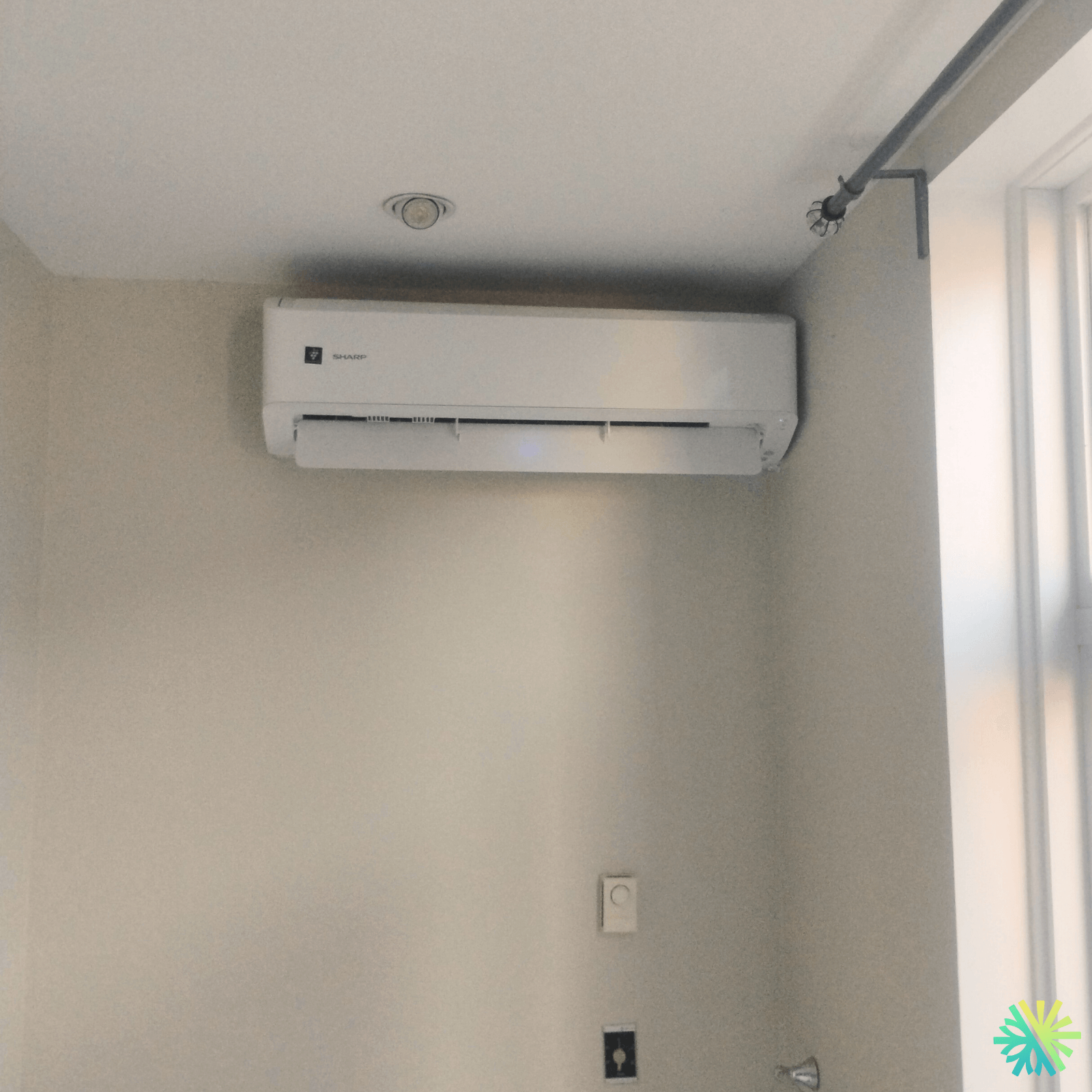 Installation d’une thermopompe murale Sharp à Ville-Marie (Montréal)