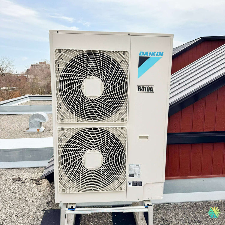 Comparatif 2026 : LG Art Cool vs Daikin Emura, qui domine le marché des thermopompes design au Québec ?