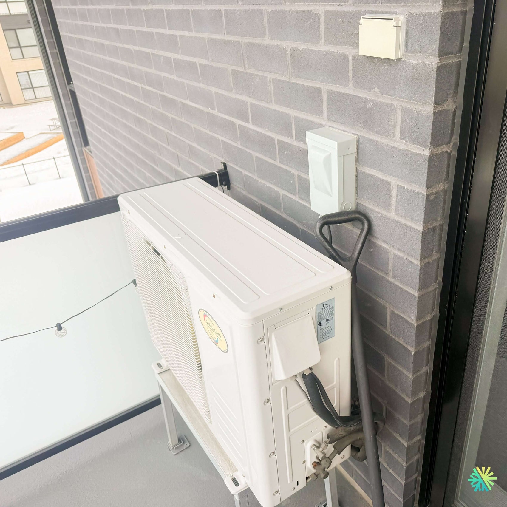 Réparation d’une Thermopompe Murale SMALLAIR à Dorval