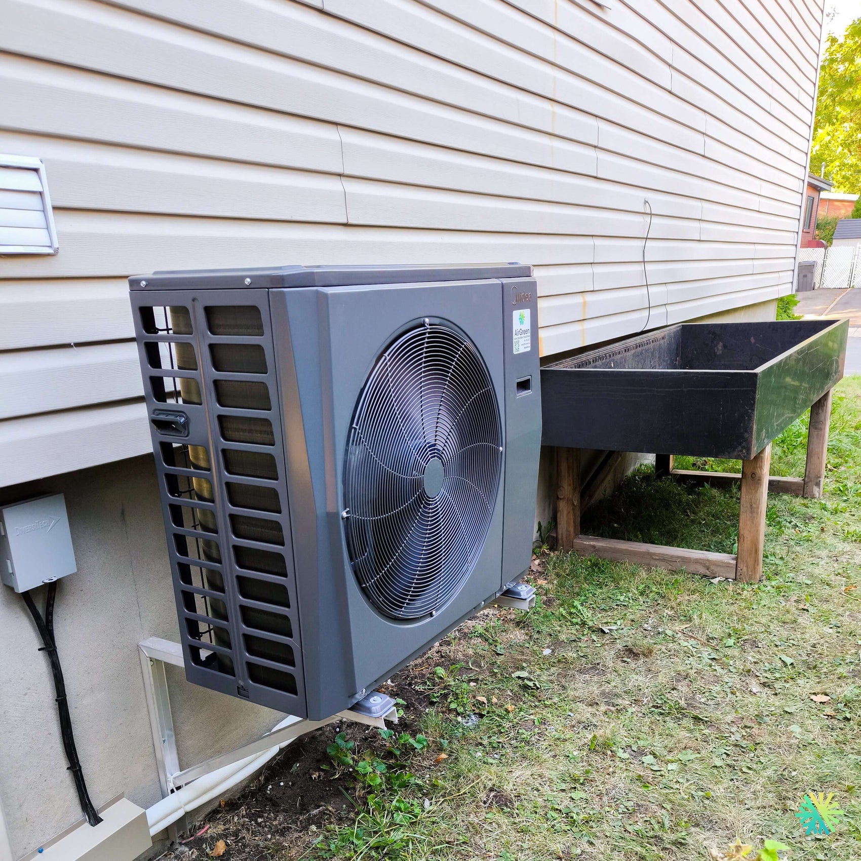 Installation d’une thermopompe centrale MIDEA EVOX G3 2.5 tonnes à Beaconsfield, West Island de Montréal