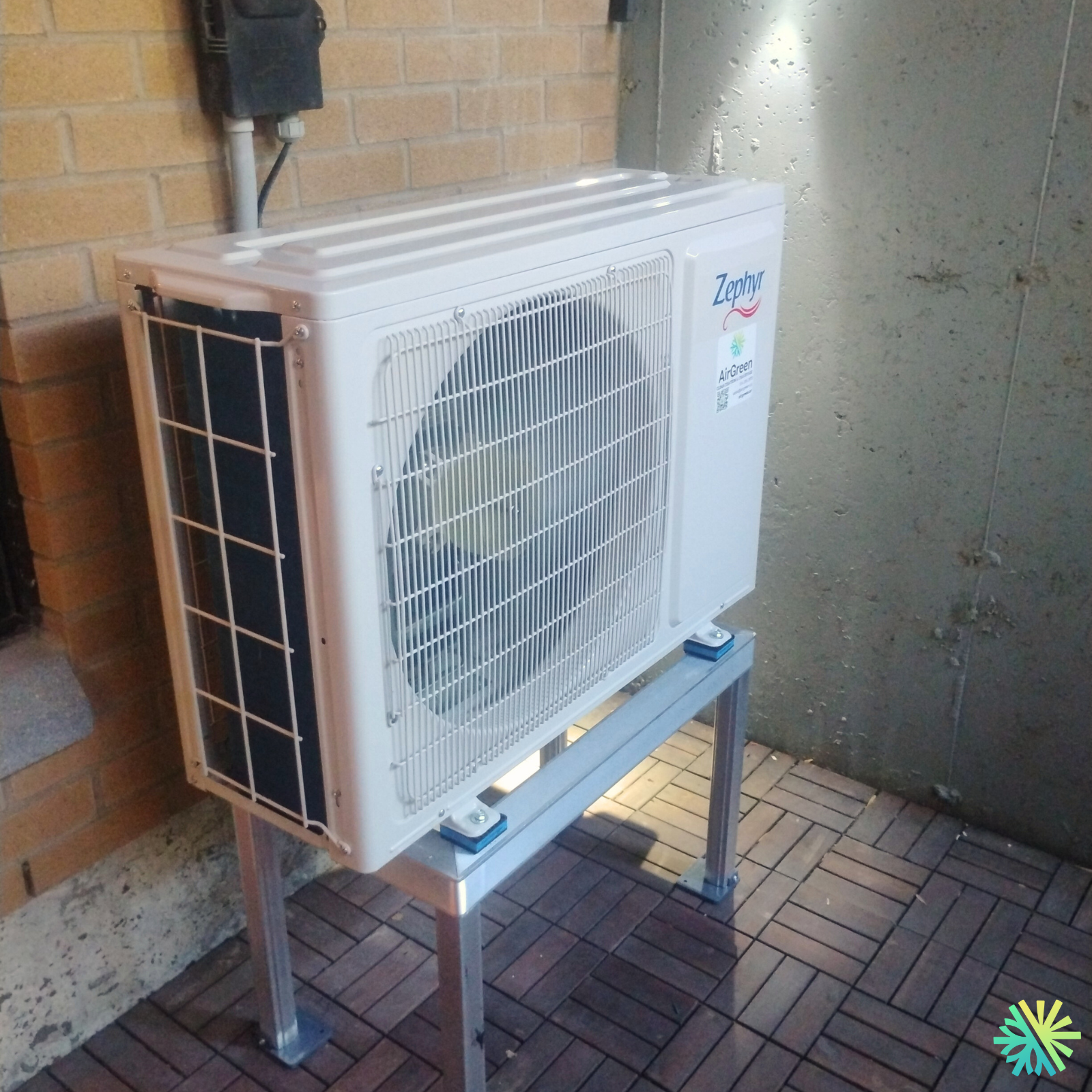 Installation d’une thermopompe murale Zephyr dans Le Sud-Ouest à Montréal