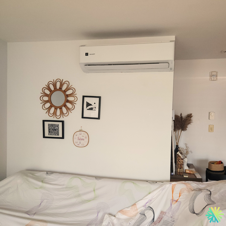 Réparation d’une thermopompe murale Sharp sur le Plateau-Mont-Royal (Montréal)