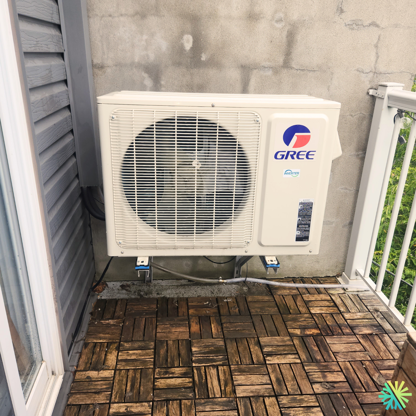 Réparation d’une thermopompe Gree sur balcon à Griffintown (Le Sud-Ouest, Montréal)