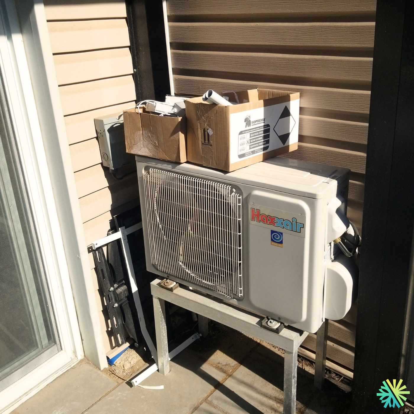 Réparation d’une thermopompe murale Haxxair à Brossard : performance retrouvée malgré une installation extérieure contraignante