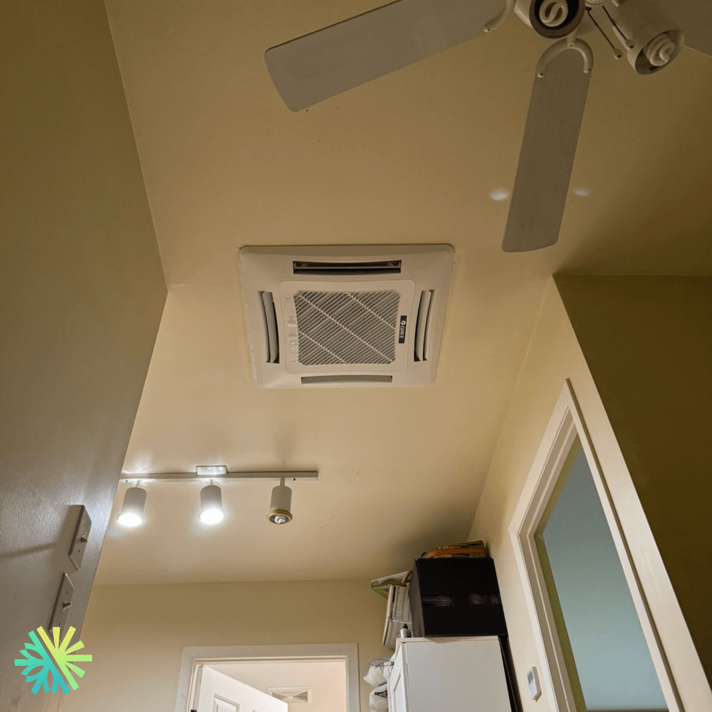 Installation d'une Thermopompe Gree Cassette de Plafond à Laval