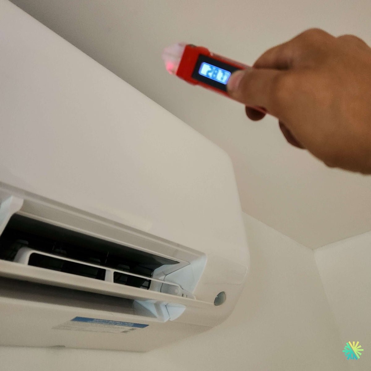 Installation d’une thermopompe double zone MIDEA 28 à Beloeil