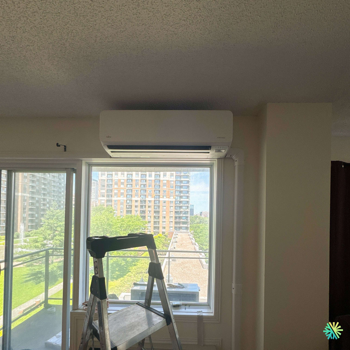 Installation d’une thermopompe murale Fujitsu AIRSTAGE Orion XLTH dans Le Sud-Ouest de Montréal