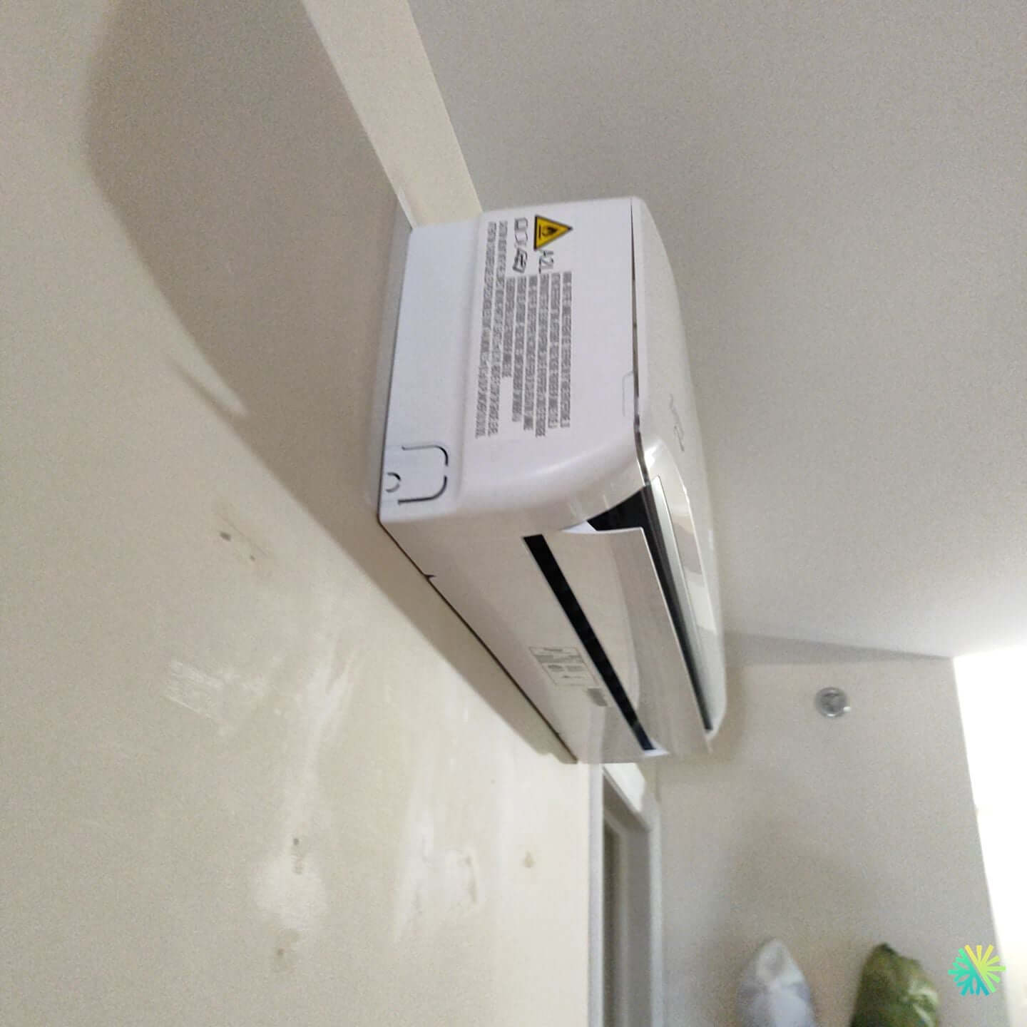 Installation of a Midea Midea28 wall-mounted heat pump in Rosemont–La ...