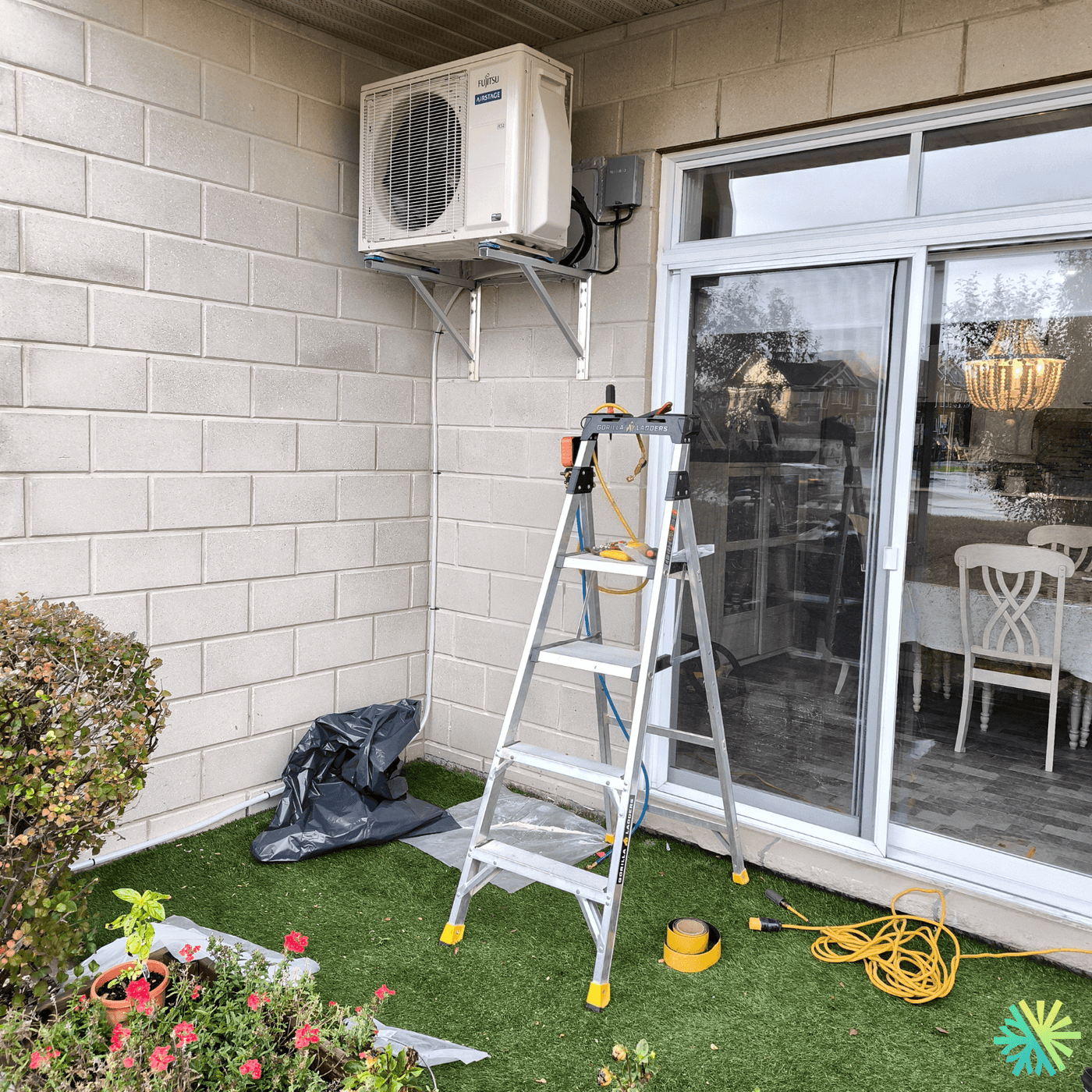 Installation d’une thermopompe murale Fujitsu AIRSTAGE à Sainte-Dorothée (Laval)