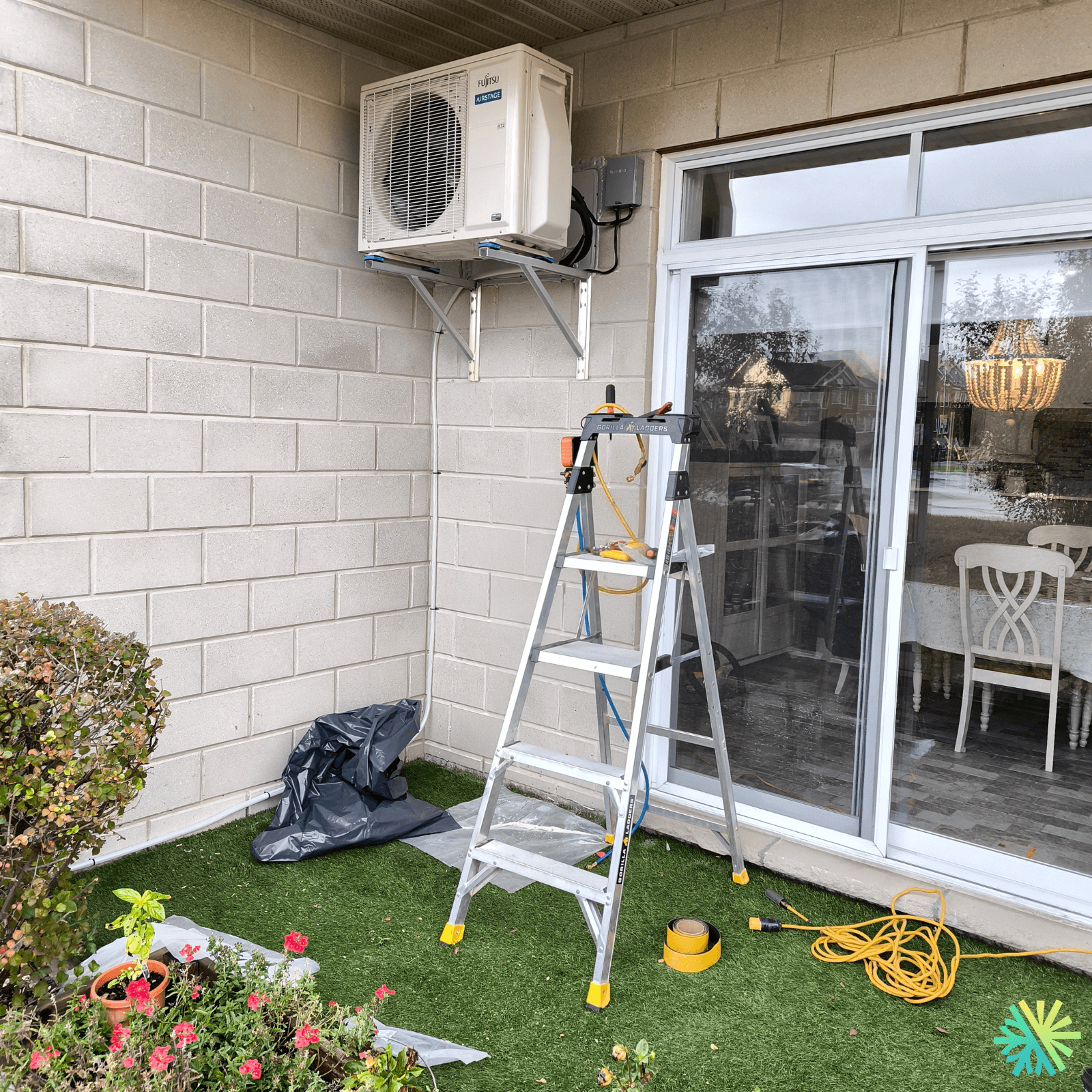 Installation d’une thermopompe murale Fujitsu AIRSTAGE à Sainte-Dorothée (Laval)