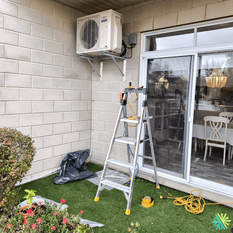 Installation d’une thermopompe murale Fujitsu AIRSTAGE à Sainte-Dorothée (Laval)