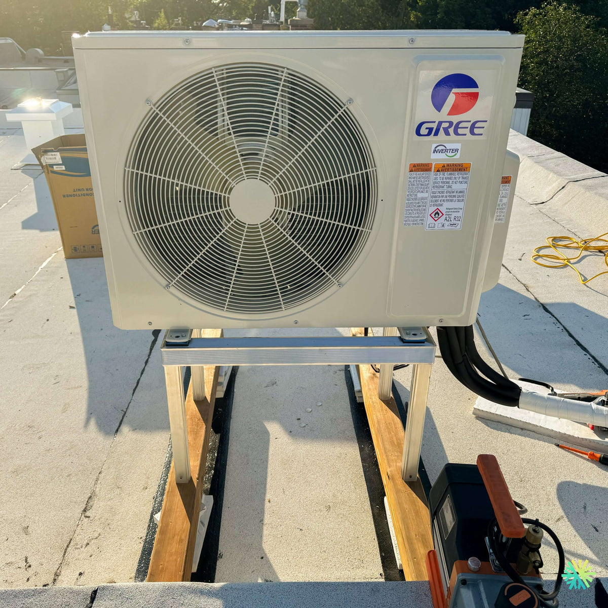 Installation d'une thermopompe murale 2 têtes GREE FreeMatch R32 (GWHD(30)ND6MO) à Saint-Bruno-de-Montarville, agglomération de Longueuil