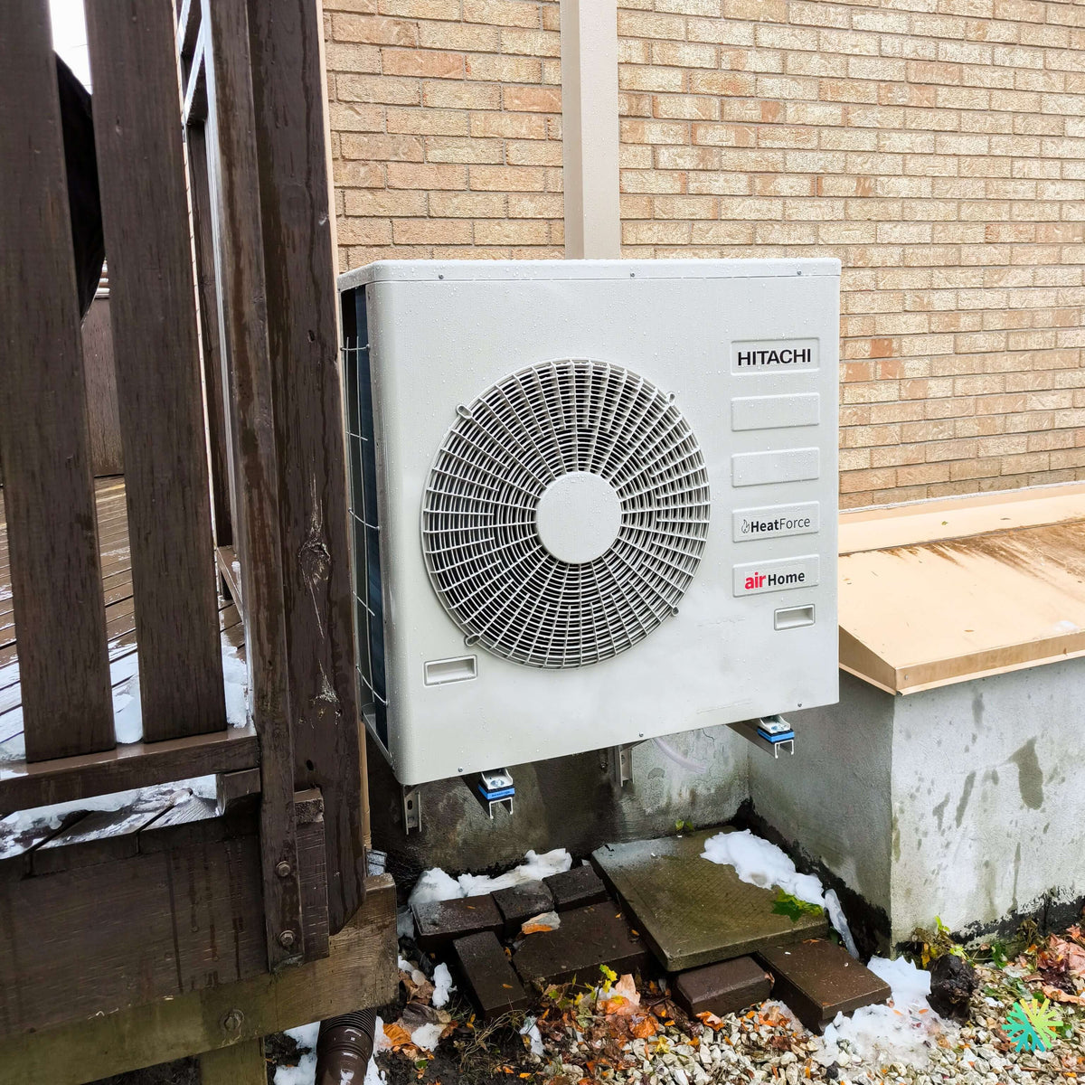 Installation d’une thermopompe Hitachi airHome Multi double zone à Boucherville : une solution CVAC discrète et performante pour une résidence de la Rive Sud