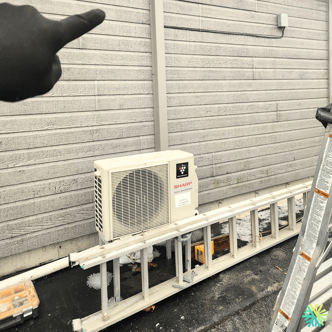 Installation d’une thermopompe murale Sharp ZU1 à Saint-Laurent (Montréal)