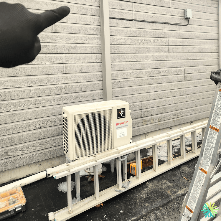 Installation d’une thermopompe murale Sharp ZU1 à Saint-Laurent (Montréal)
