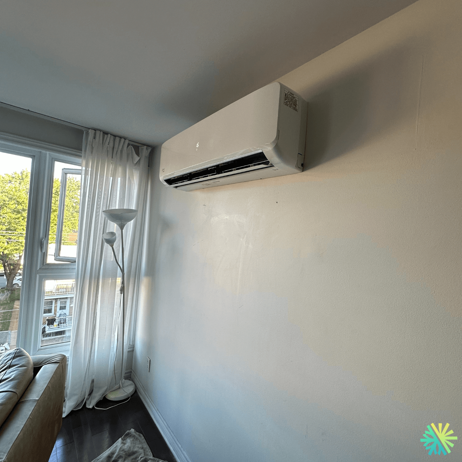 Installation d’une thermopompe murale Zephyr à Rosemont–La Petite-Patrie : confort moderne et intégration soignée