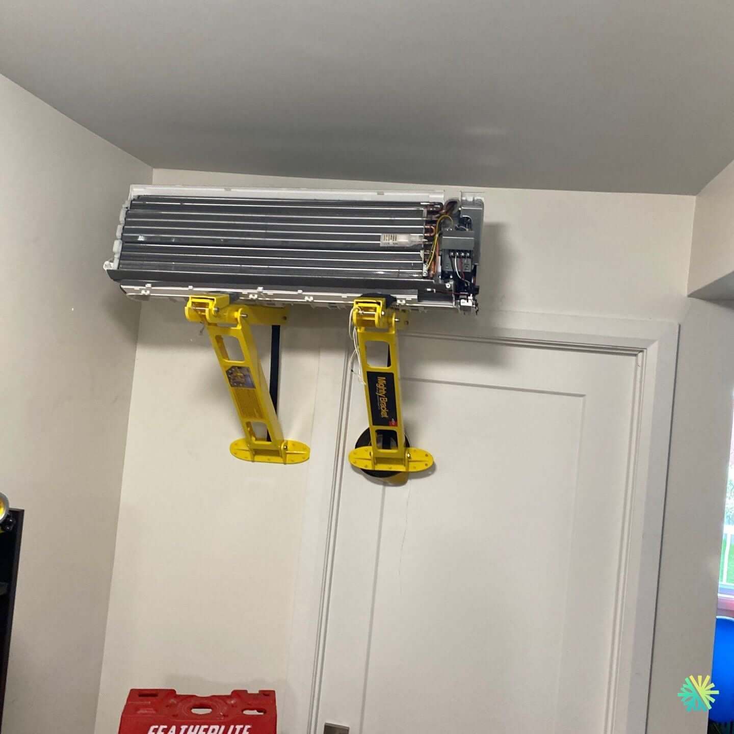 Réparation d’un climatiseur mural Midea à Ville Mont-Royal