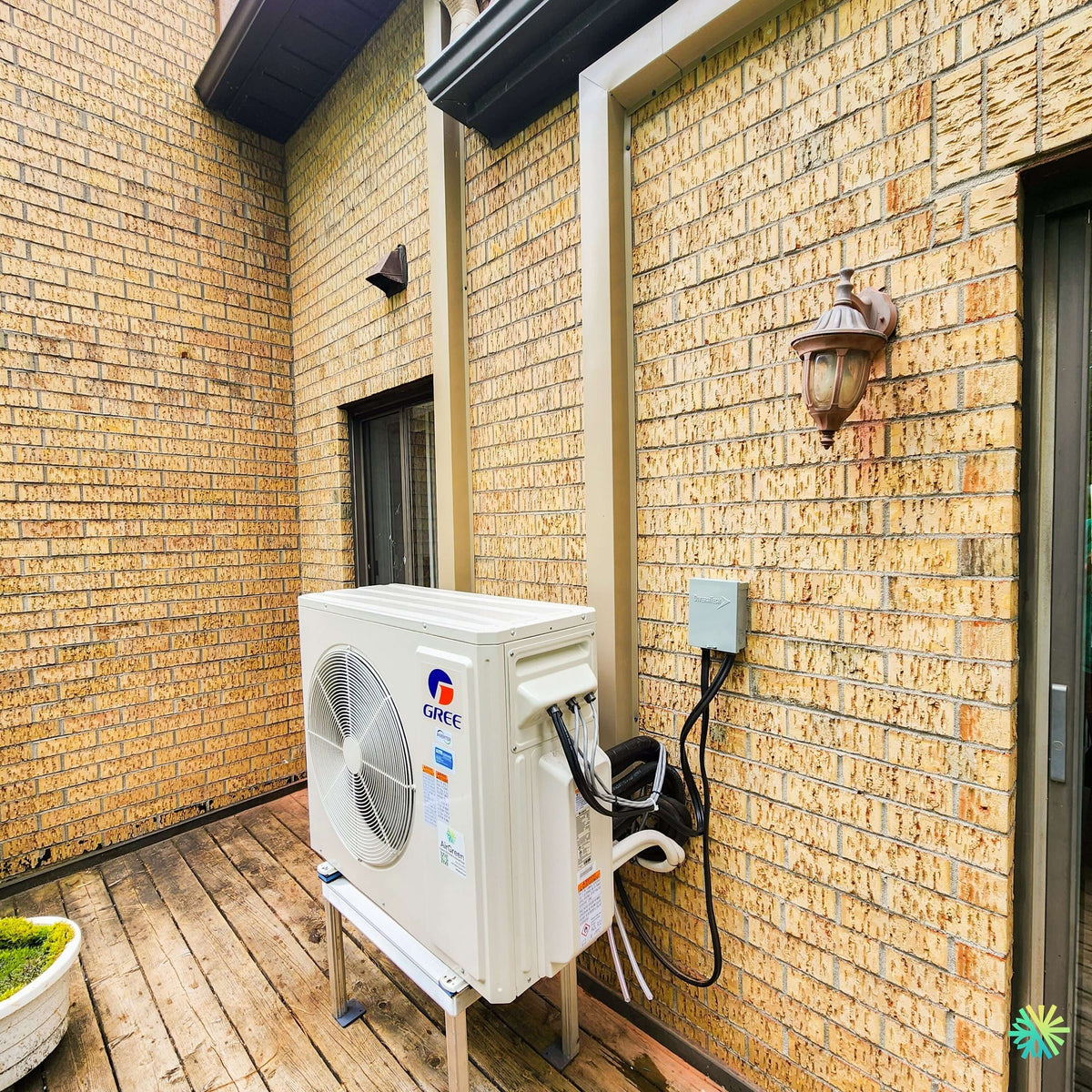 Installation d’une thermopompe 3 têtes GREE FREEMATCH R32 dans l’arrondissement du Plateau-Mont-Royal à Montréal