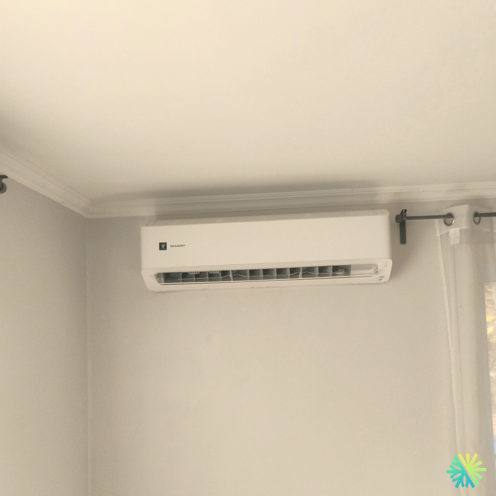 Installation d’une thermopompe murale Sharp à Ville-Marie (Montréal)