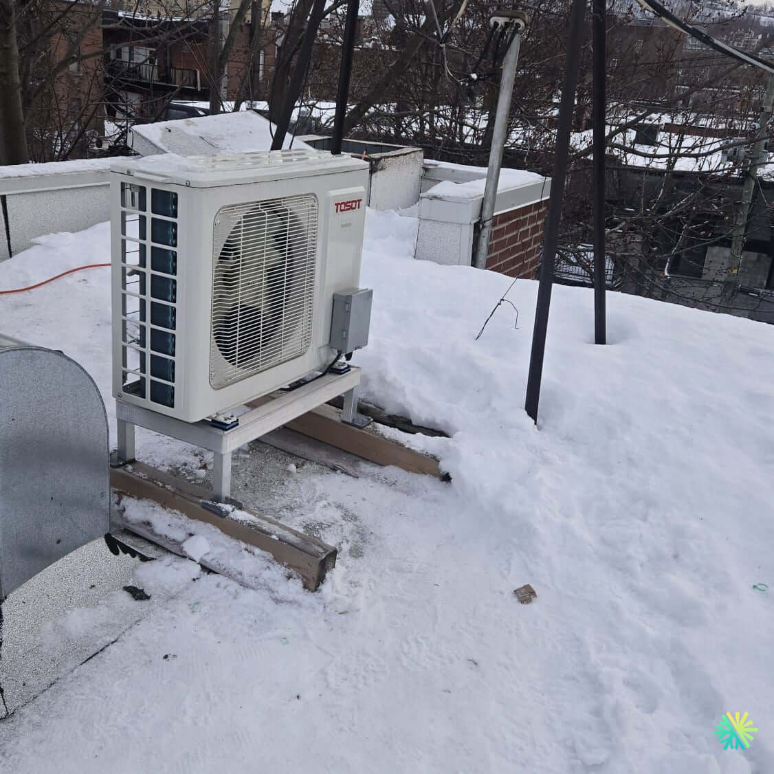 Réparation d’une thermopompe murale Tosot à Côte-des-Neiges