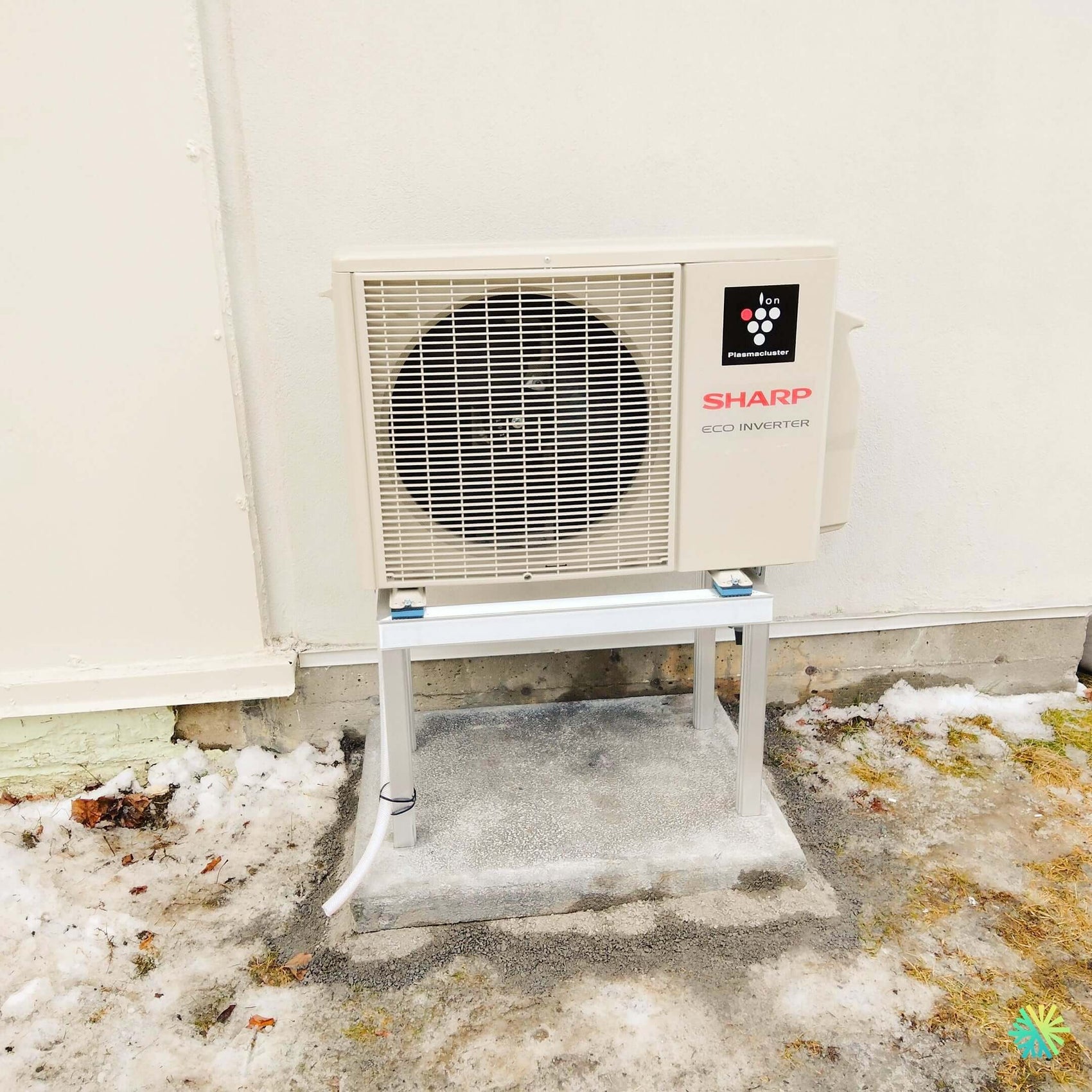 Installation d’une thermopompe murale SHARP ZU1 12000 BTU à Saint-Lambert – Une performance fiable même en plein hiver québécois