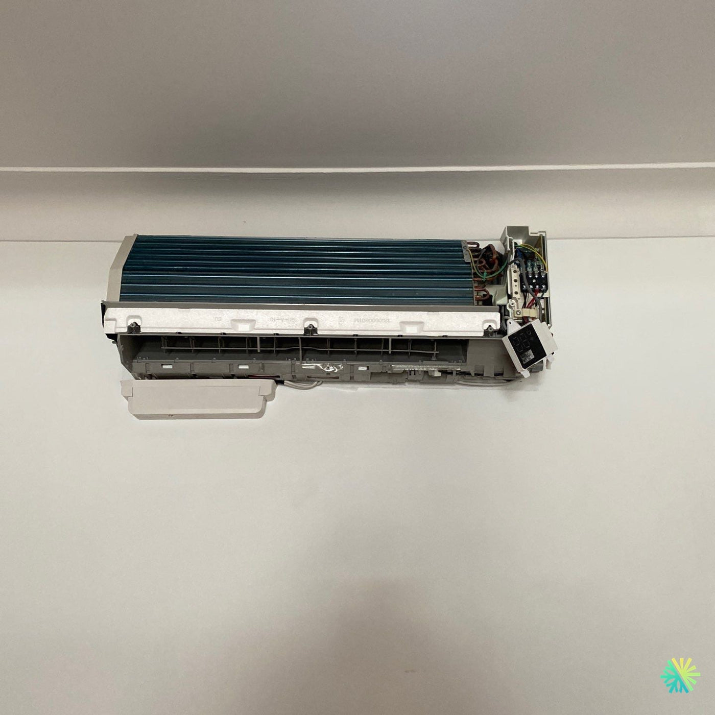 Réparation d’un climatiseur mural Midea à Sainte-Thérèse