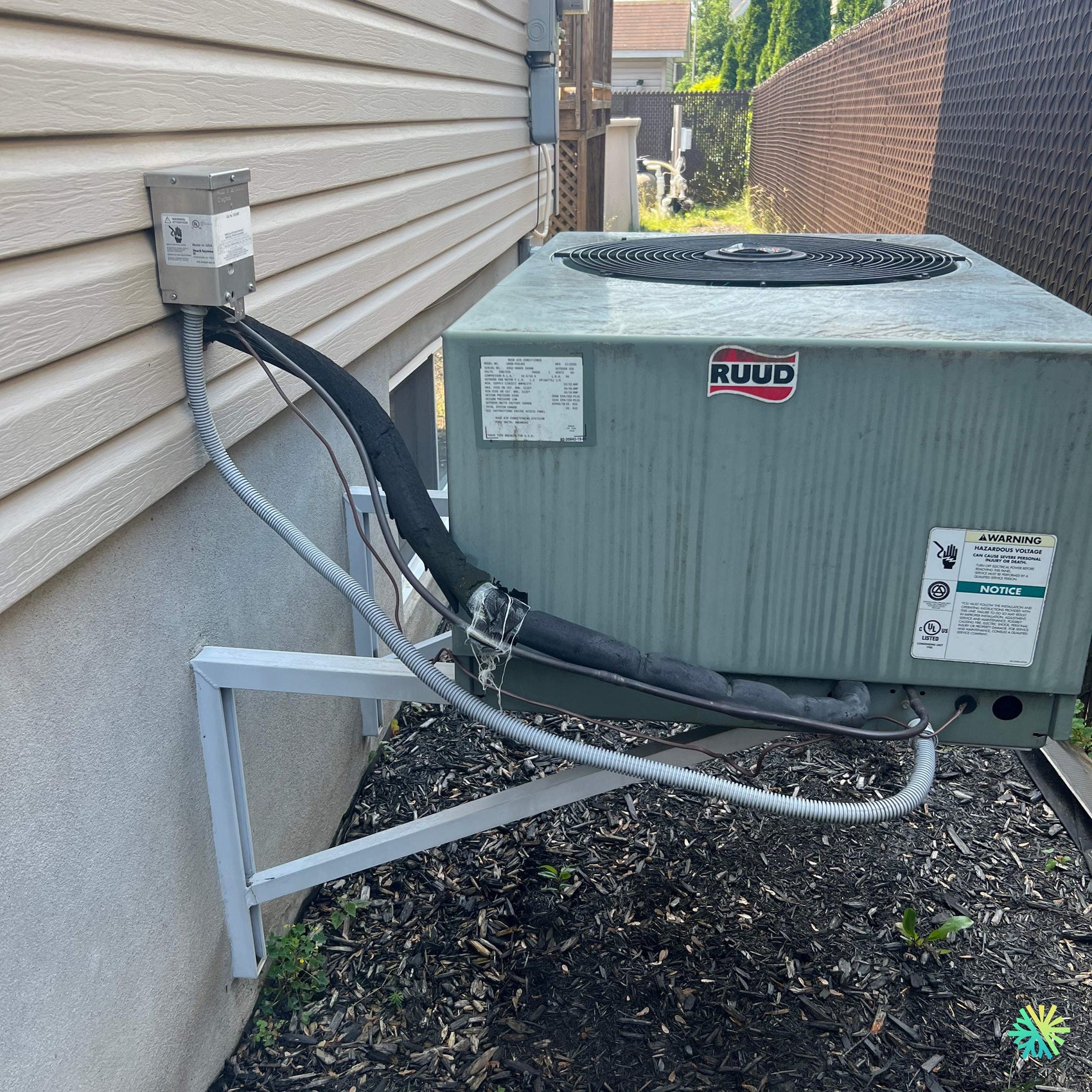 Nettoyage d’une thermopompe centrale RUUD à Sainte-Dorothée