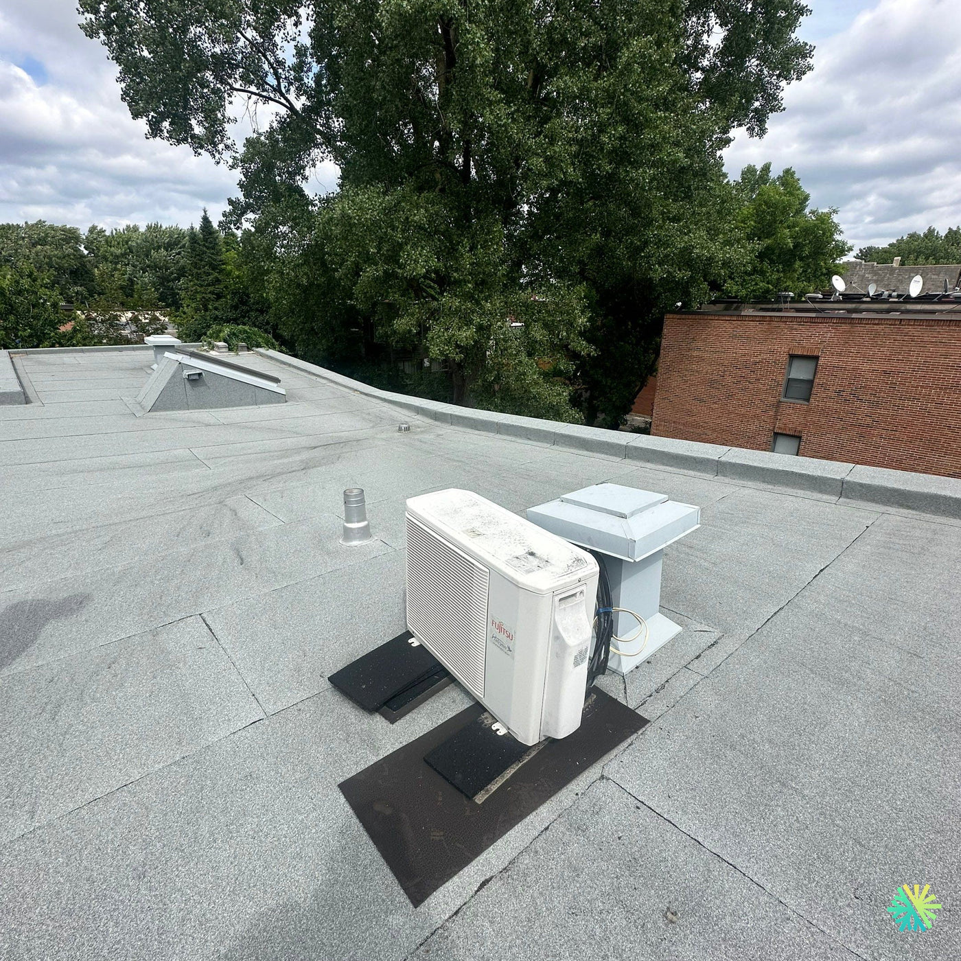 Nettoyage d’une thermopompe murale Fujitsu à Côte-des-Neiges