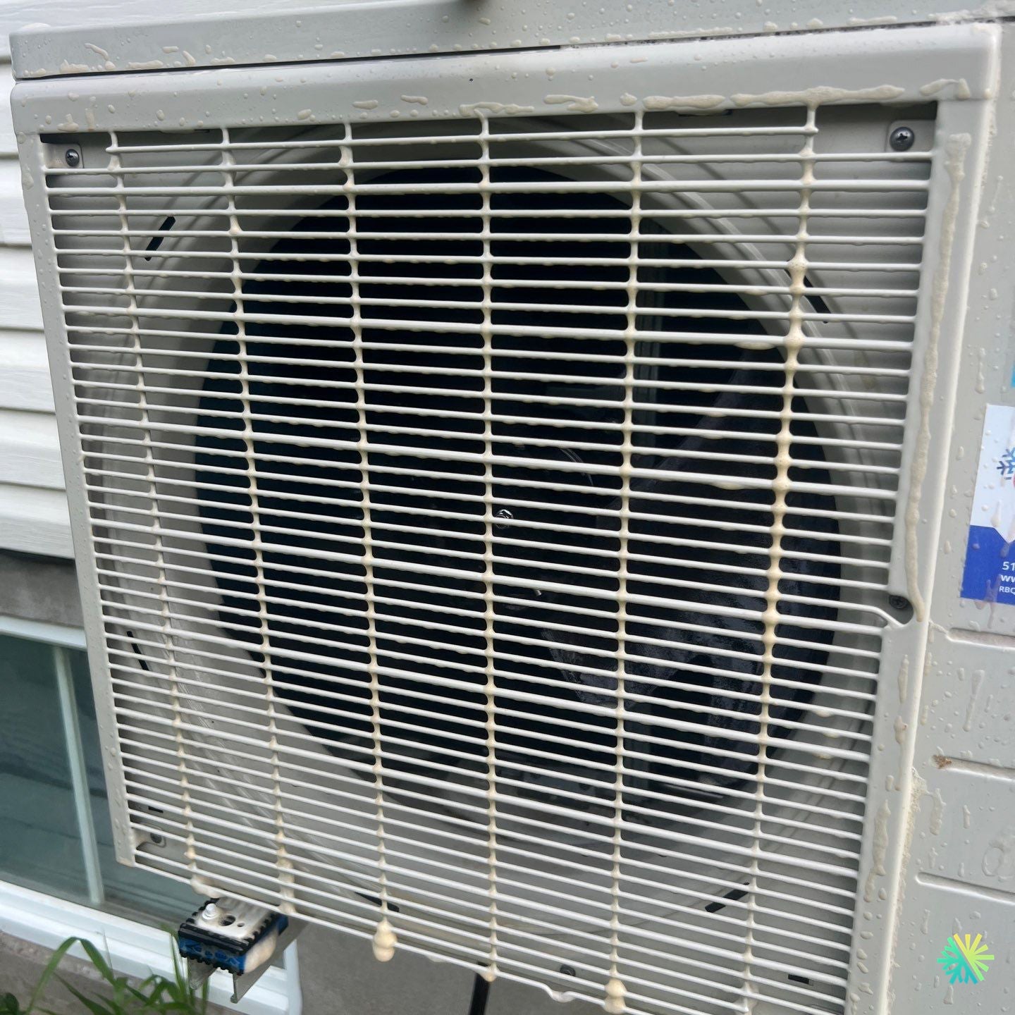 Nettoyage d’une thermopompe murale à Brossard
