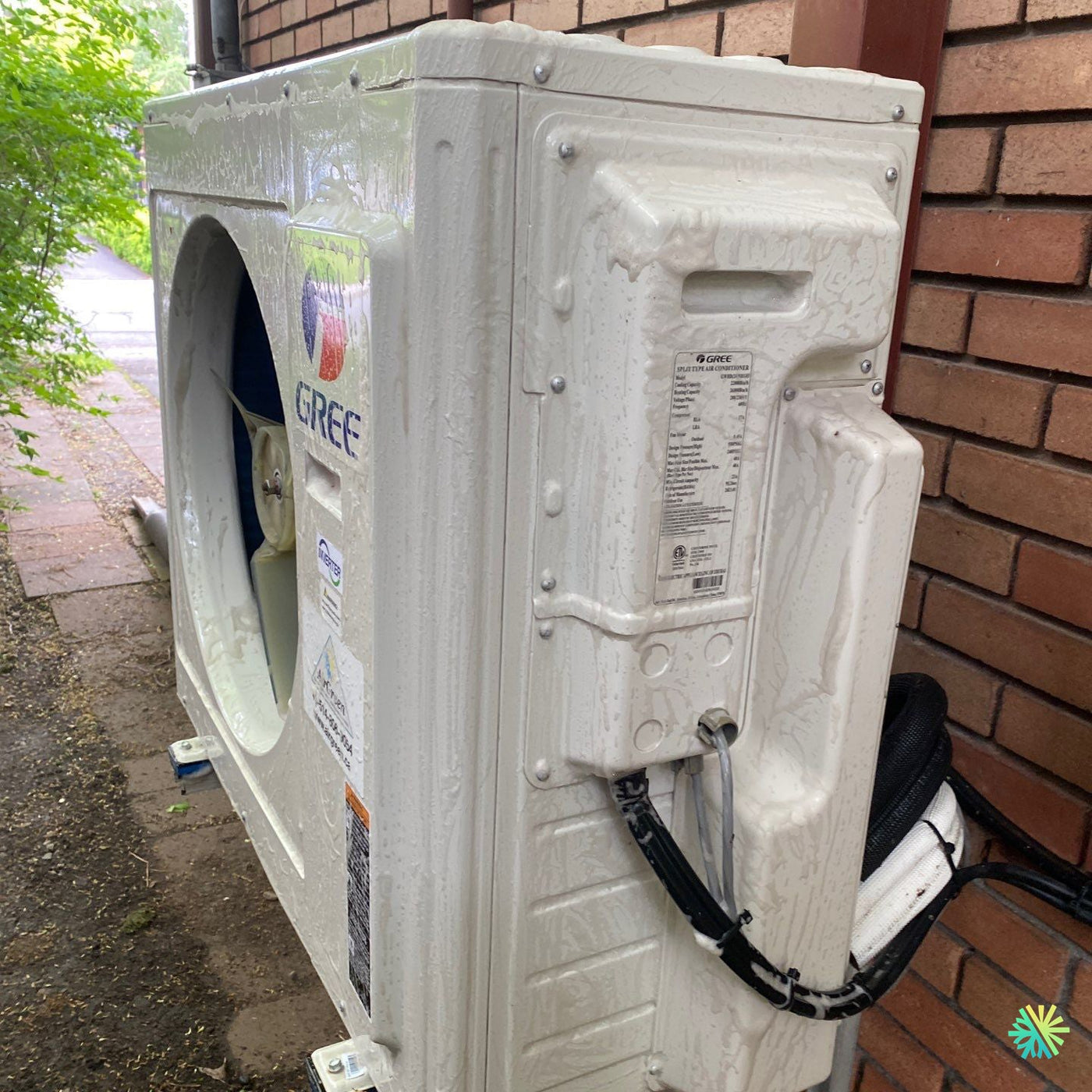 Lavage d’une thermopompe murale Gree à Sainte-Julie