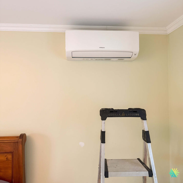 Installation d’une thermopompe murale Hitachi airHome 400 dans Villeray–Saint-Michel–Parc-Extension à Montréal