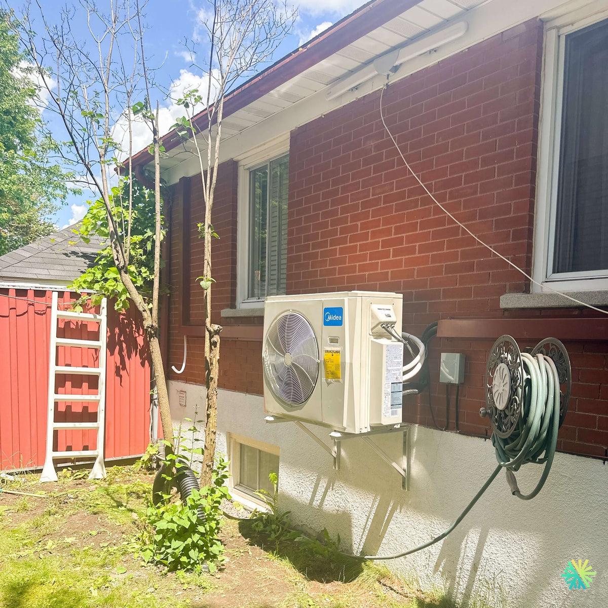 Installation d’une thermopompe triple zone MIDEA 28 à Clarenceville, en Montérégie