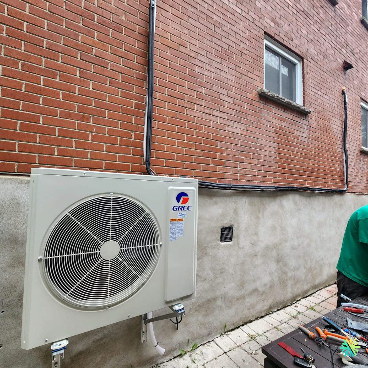 Installation d’une thermopompe murale GREE Livo R32 à Rosemont–La Petite-Patrie