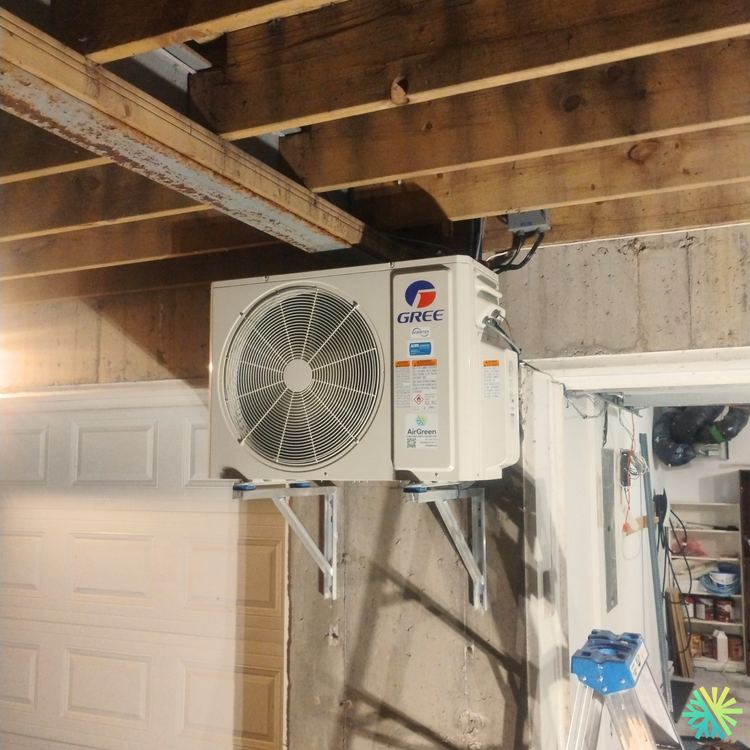 Installation d’une thermopompe Gree FreeMatch à Sainte-Dorothée (Laval) : un système MultiZone discret, performant et protégé